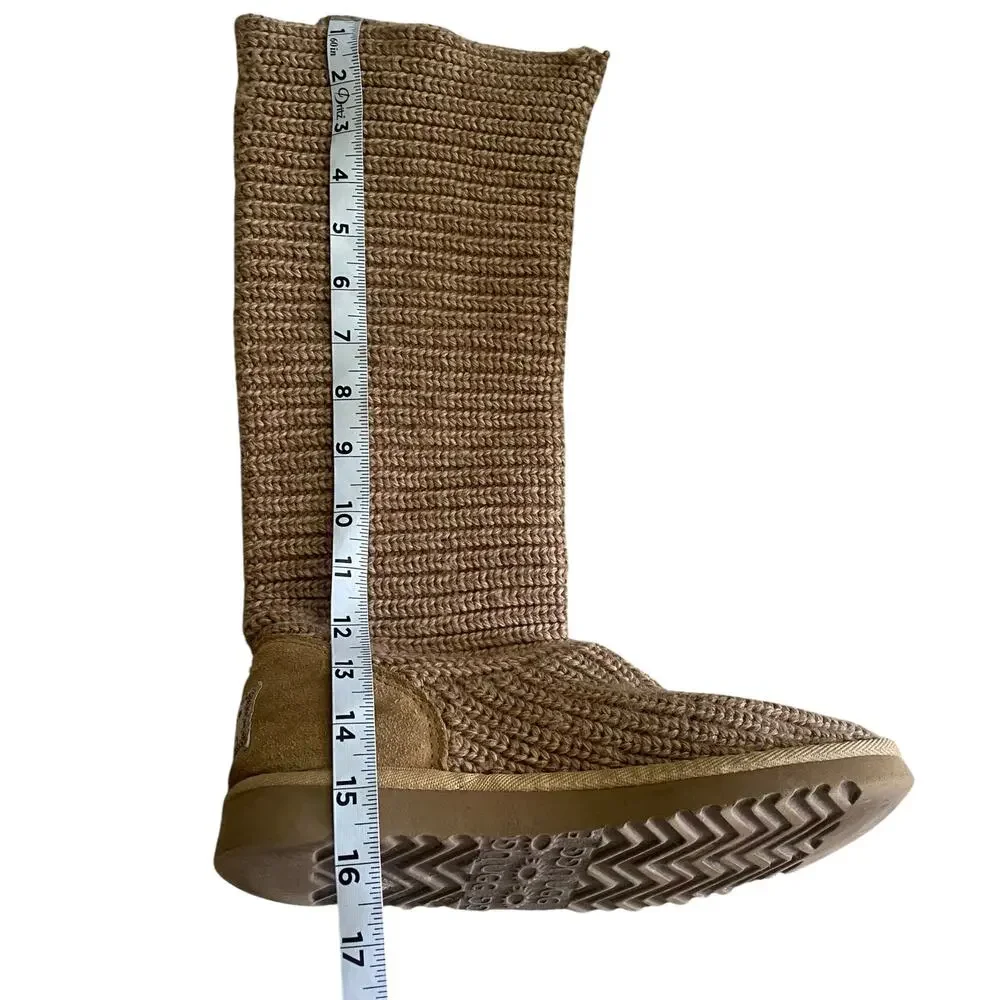 UGG Women’s Classic Cardy Boots Size 7 US / 38 EU Beige 5819 Sweater Boot Brown